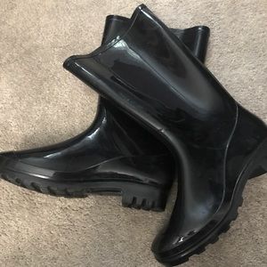 Black Rainboots